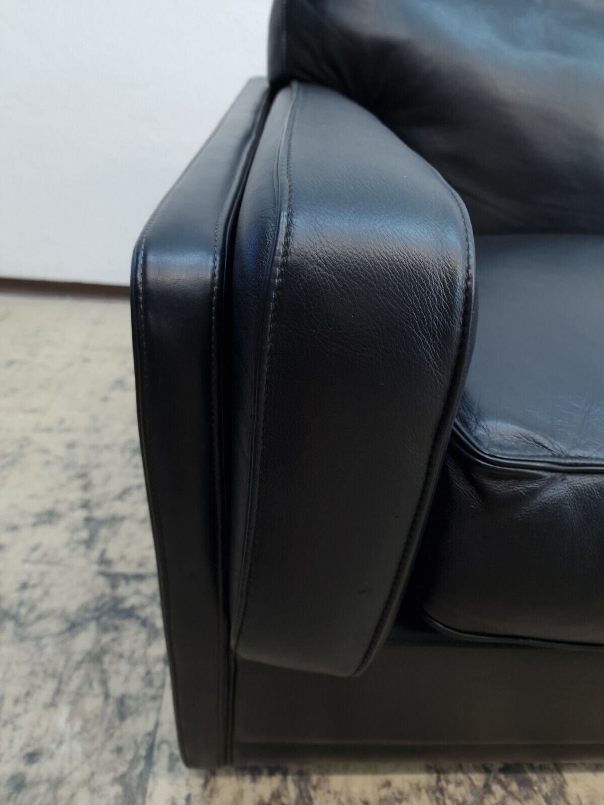 {{ product_title }} – {{ product_type }} von JS Furniture, Designer-Möbel gebraucht.