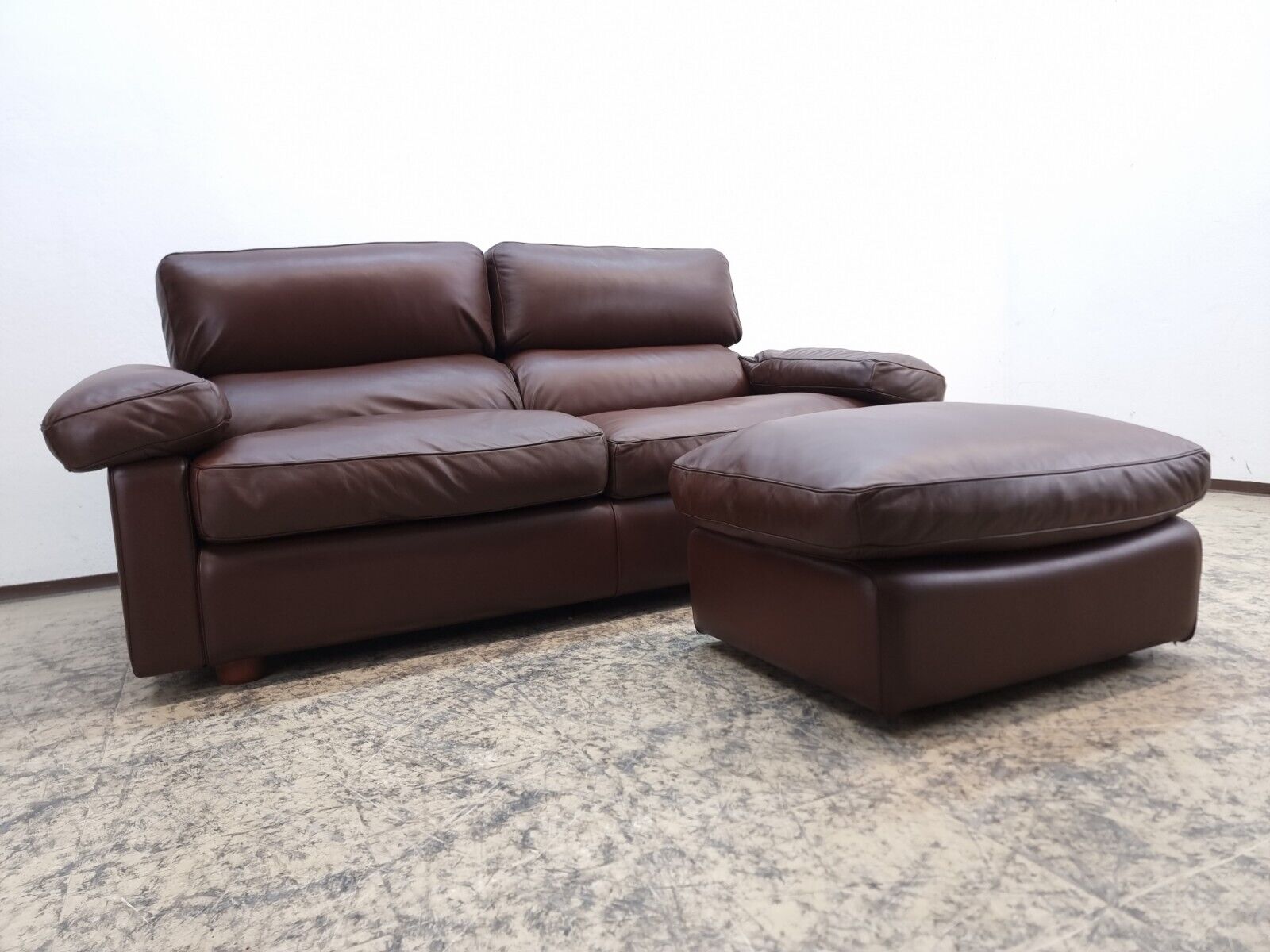 {{ product_title }} – {{ product_type }} von JS Furniture, Designer-Möbel gebraucht.