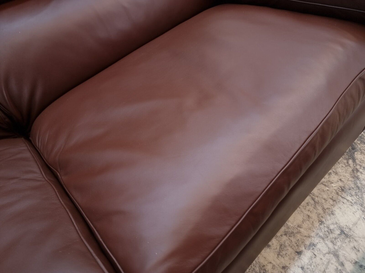 {{ product_title }} – {{ product_type }} von JS Furniture, Designer-Möbel gebraucht.