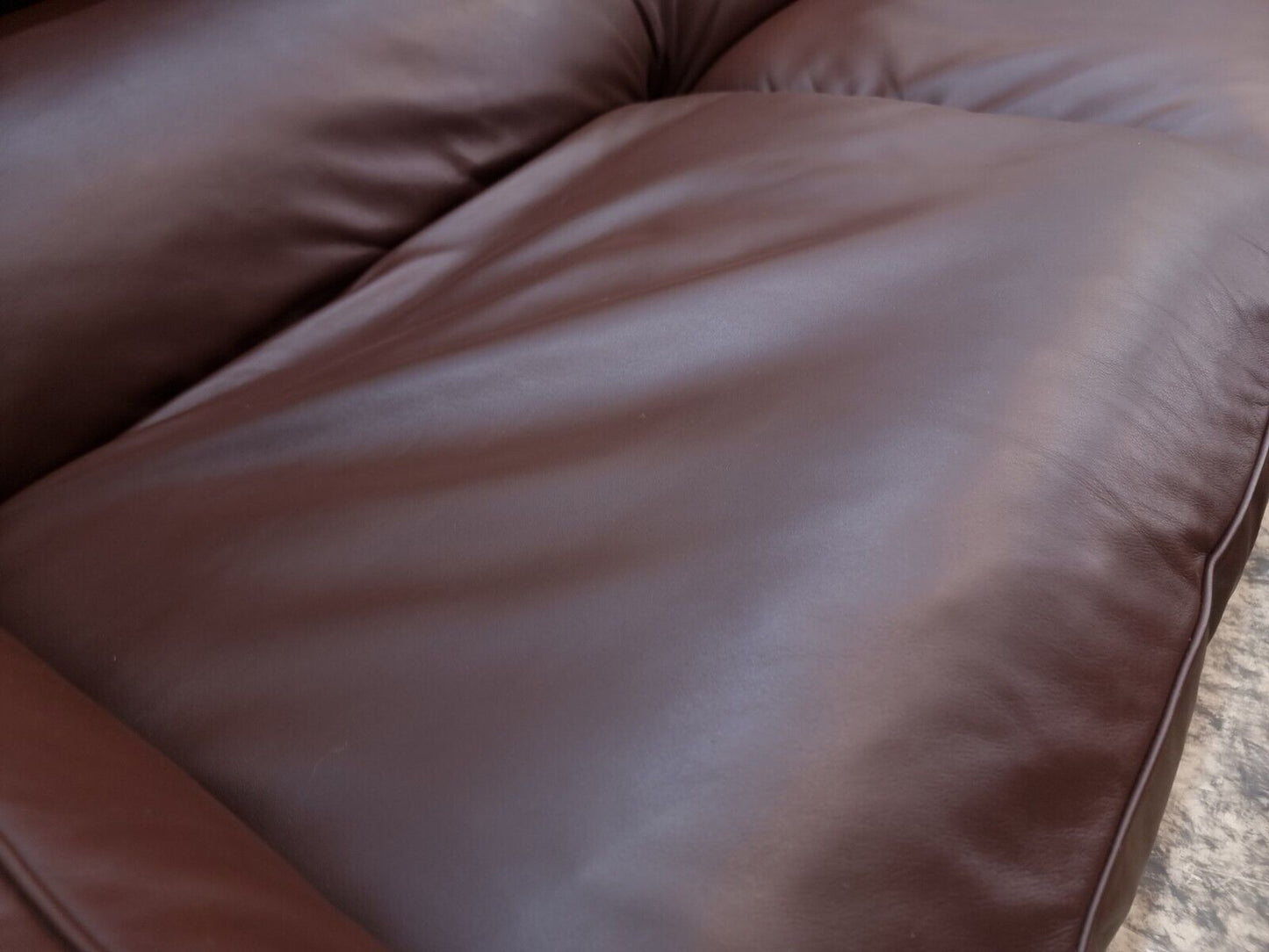 {{ product_title }} – {{ product_type }} von JS Furniture, Designer-Möbel gebraucht.