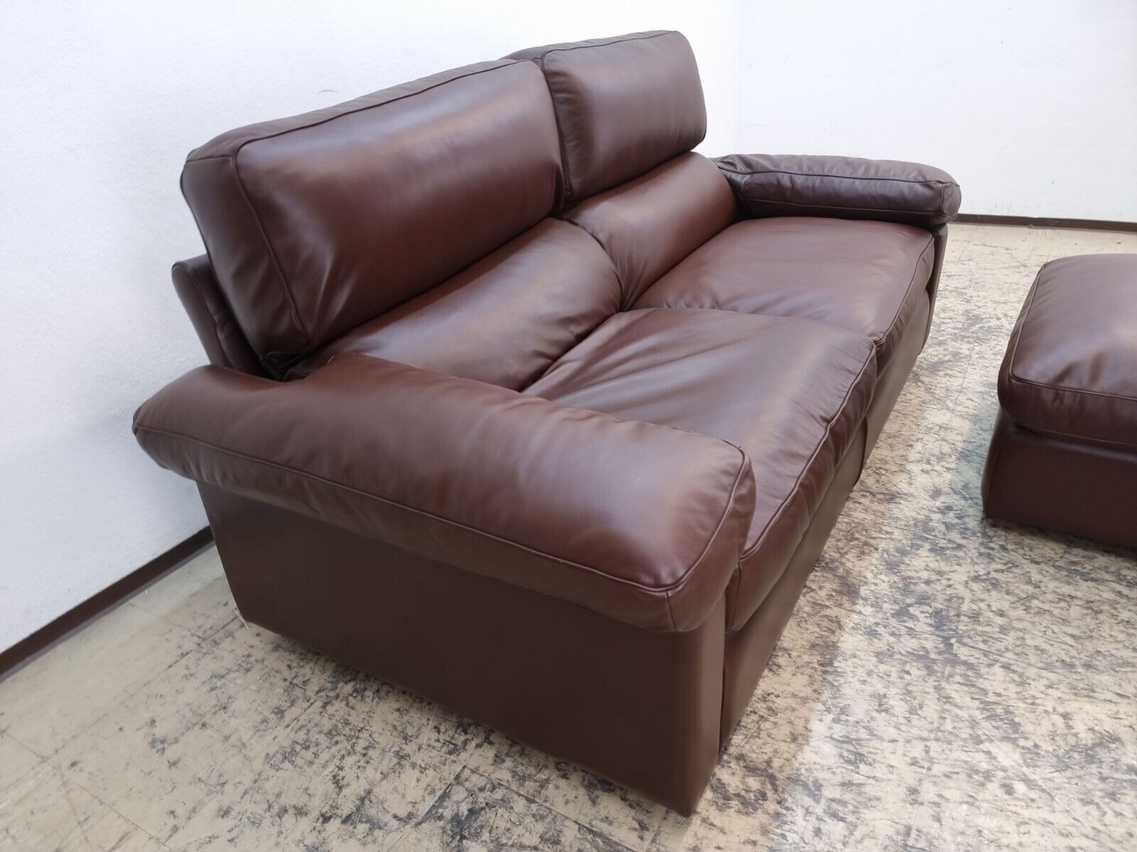 {{ product_title }} – {{ product_type }} von JS Furniture, Designer-Möbel gebraucht.