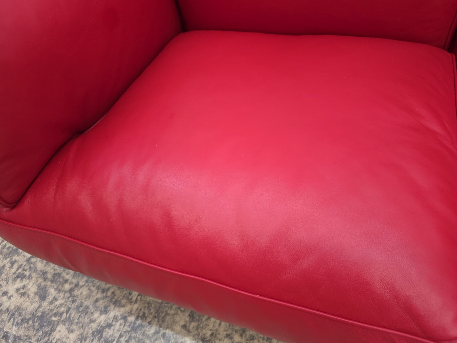 {{ product_title }} – {{ product_type }} von JS Furniture, Designer-Möbel gebraucht.