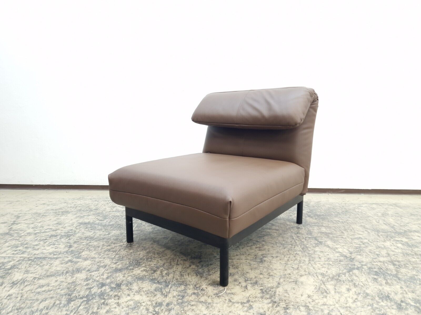 {{ product_title }} – {{ product_type }} von JS Furniture, Designer-Möbel gebraucht.