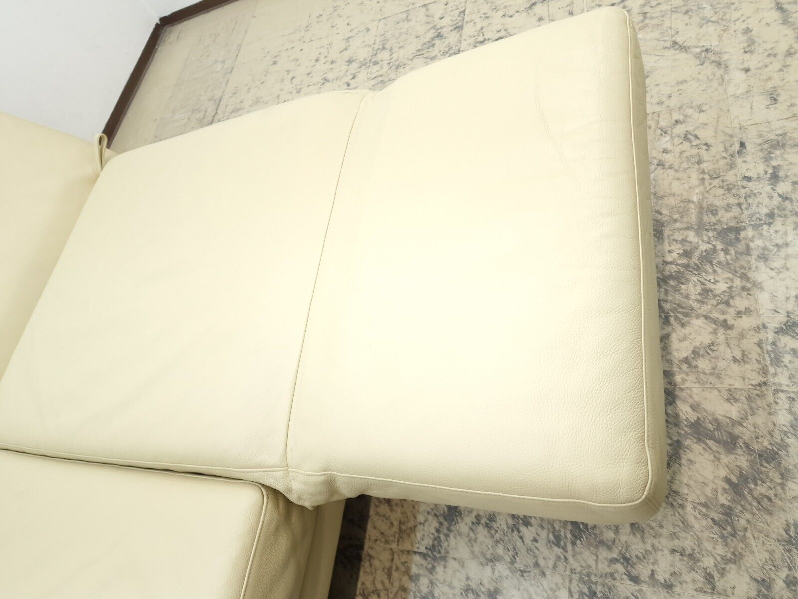 {{ product_title }} – {{ product_type }} von JS Furniture, Designer-Möbel gebraucht.