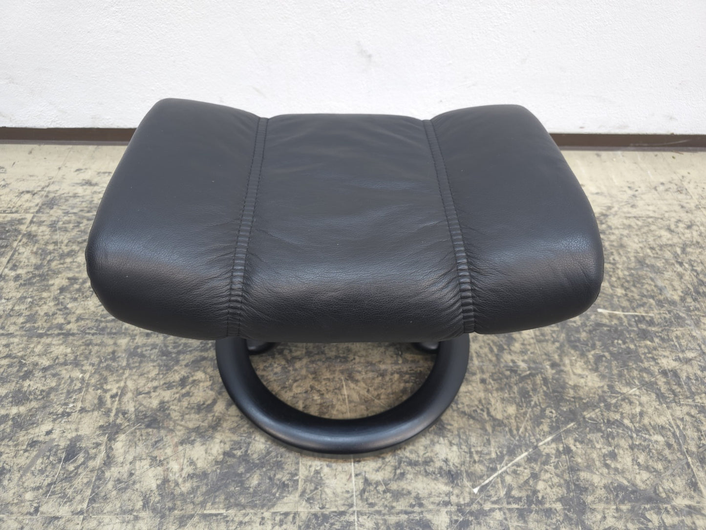 {{ product_title }} – {{ product_type }} von JS Furniture, Designer-Möbel gebraucht.