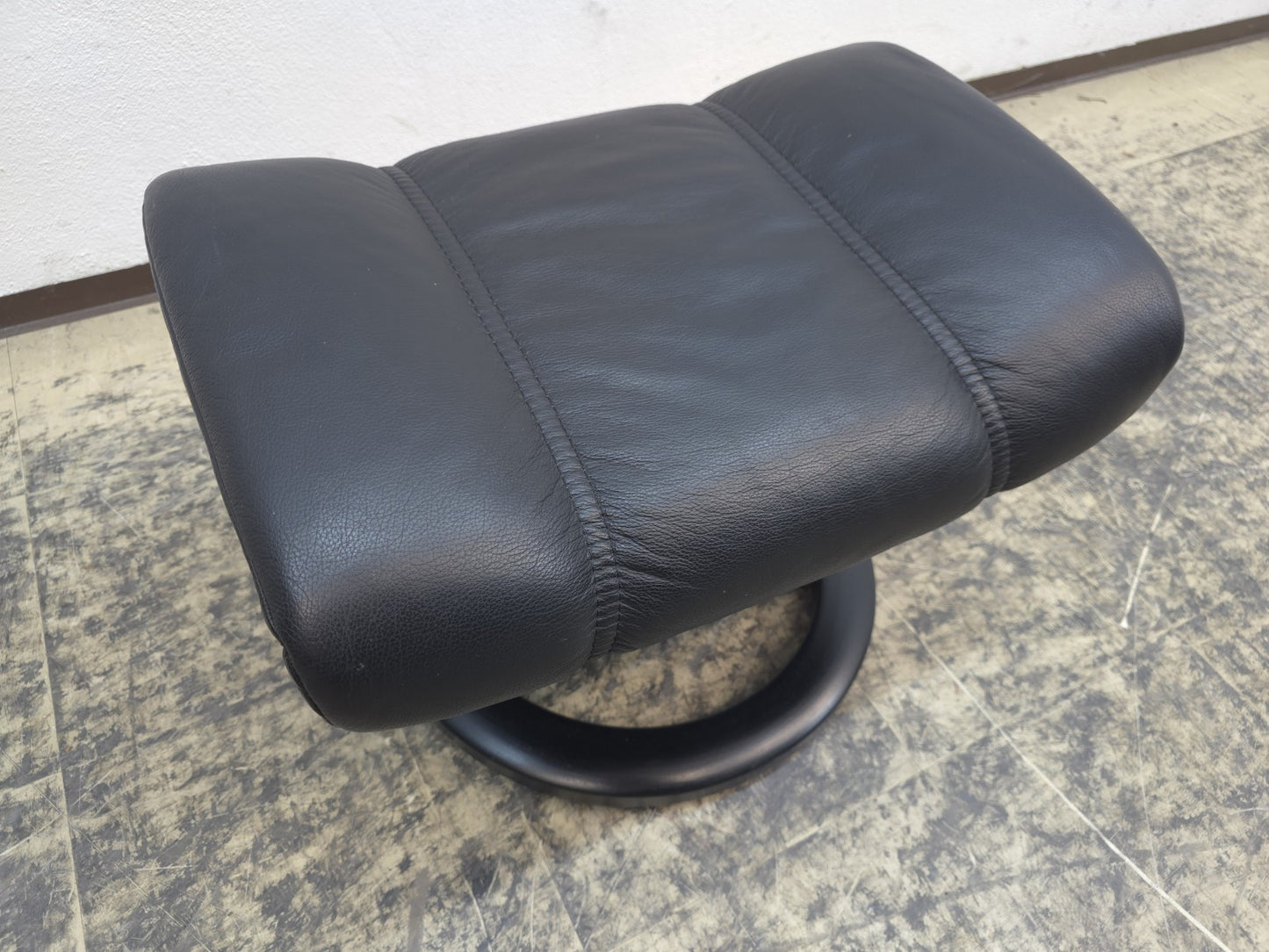 {{ product_title }} – {{ product_type }} von JS Furniture, Designer-Möbel gebraucht.