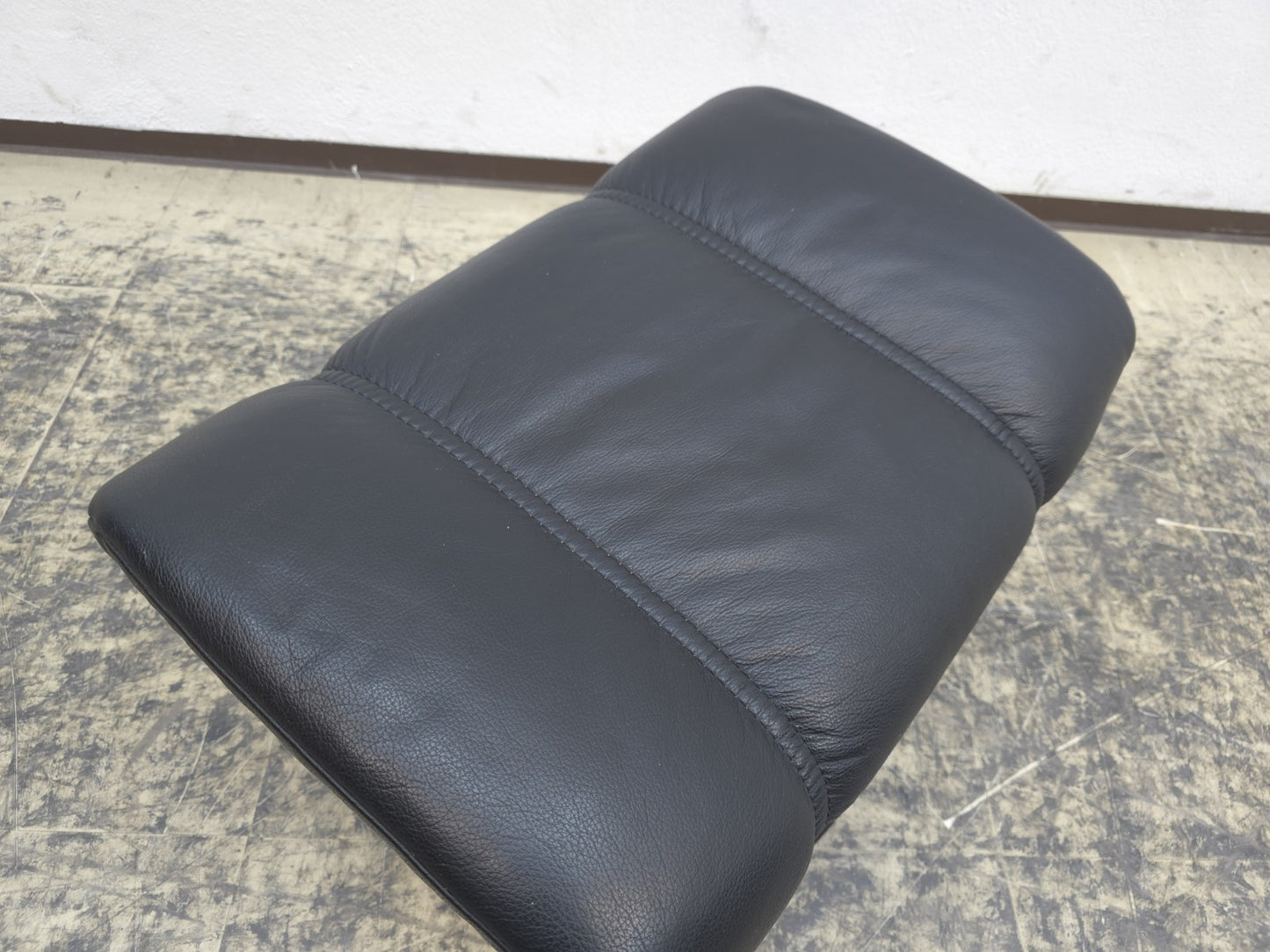 {{ product_title }} – {{ product_type }} von JS Furniture, Designer-Möbel gebraucht.