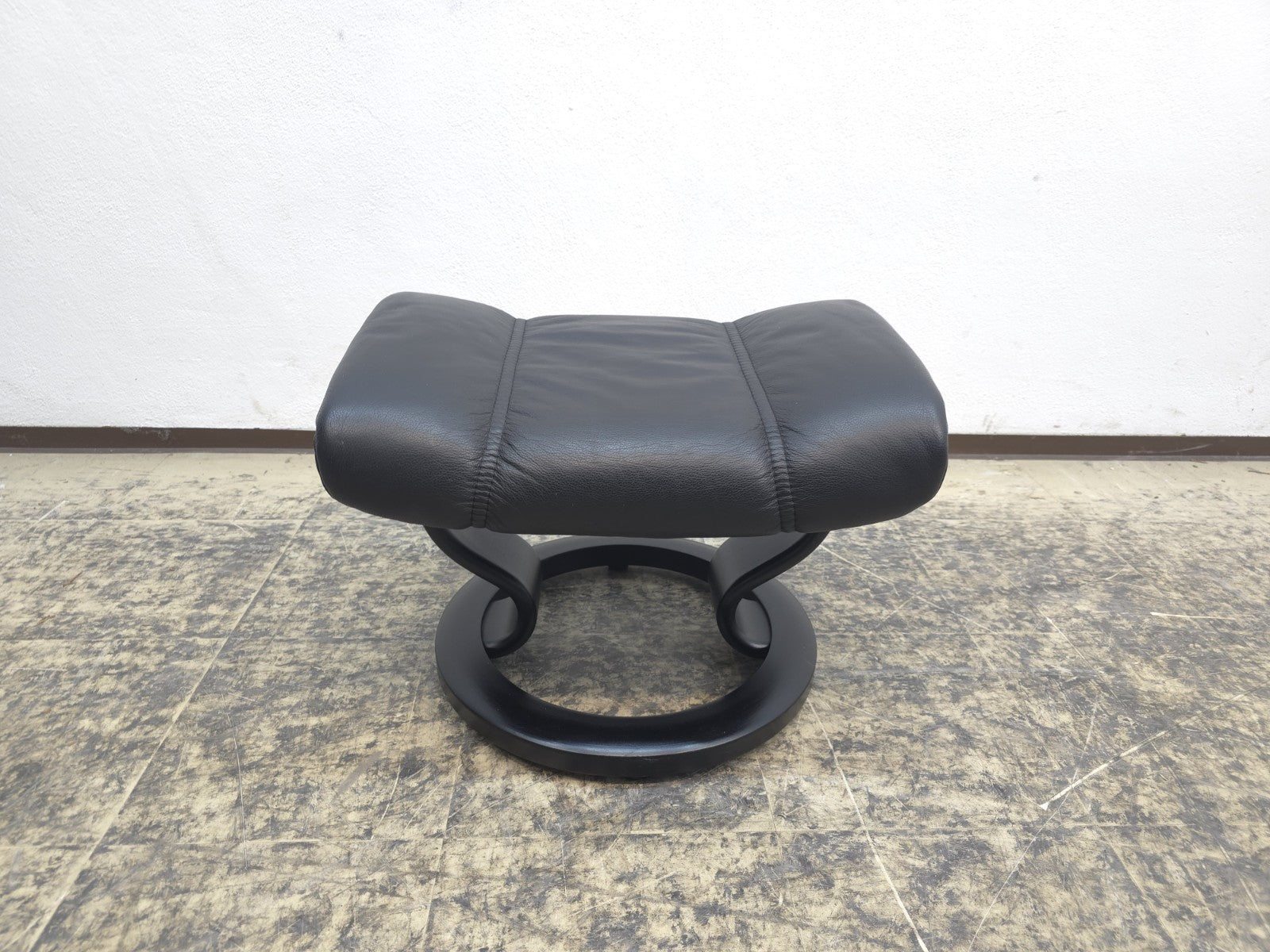 {{ product_title }} – {{ product_type }} von JS Furniture, Designer-Möbel gebraucht.