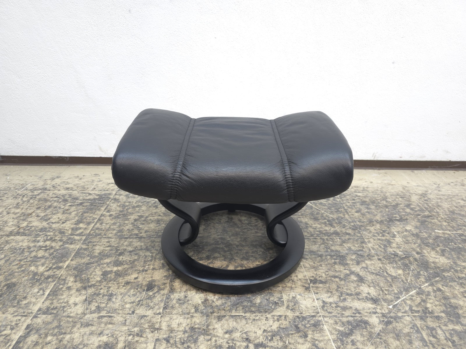 {{ product_title }} – {{ product_type }} von JS Furniture, Designer-Möbel gebraucht.