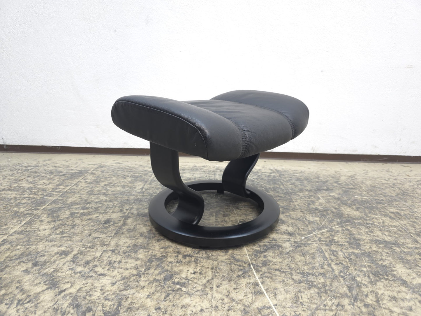 {{ product_title }} – {{ product_type }} von JS Furniture, Designer-Möbel gebraucht.