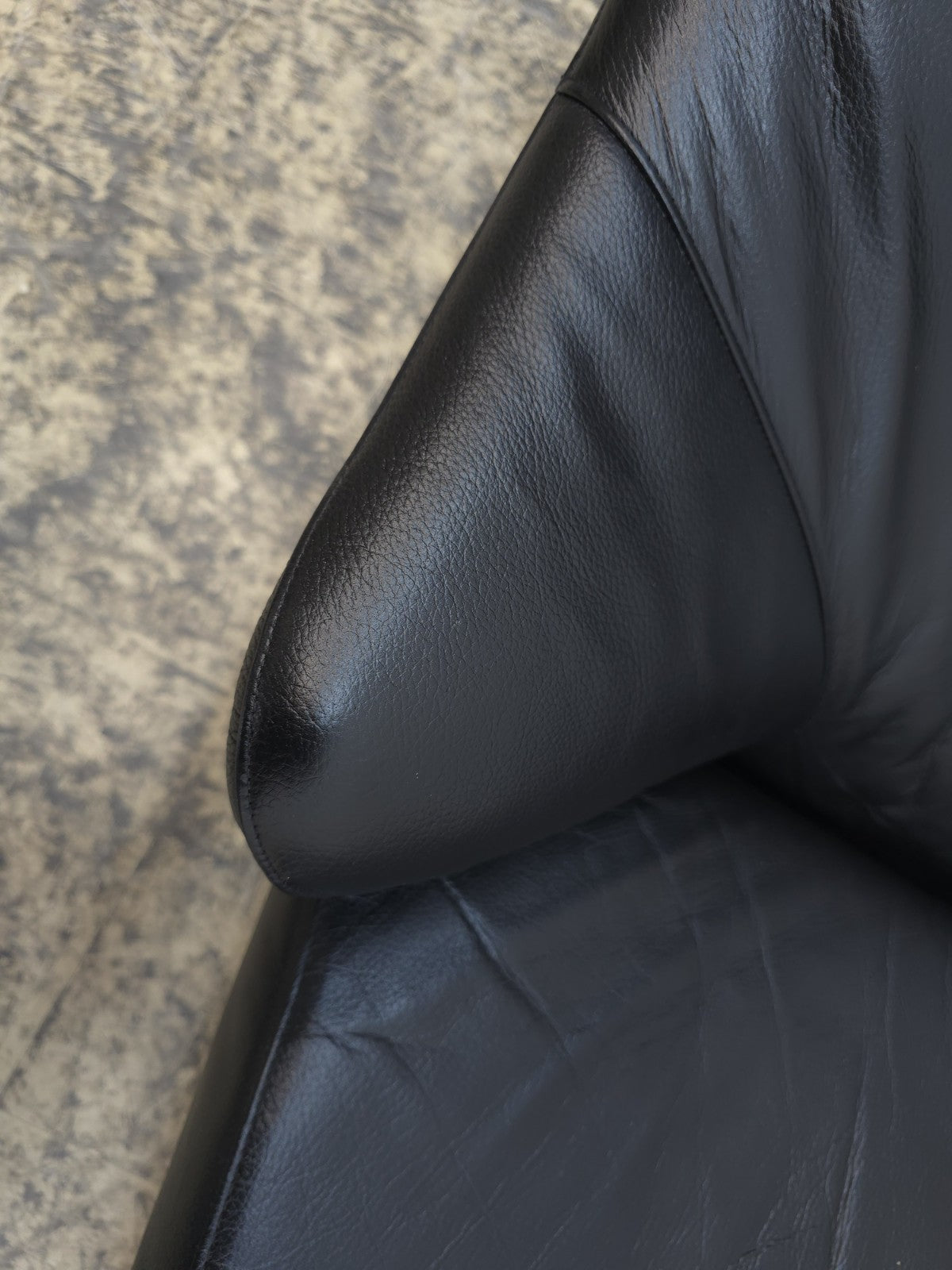 {{ product_title }} – {{ product_type }} von JS Furniture, Designer-Möbel gebraucht.