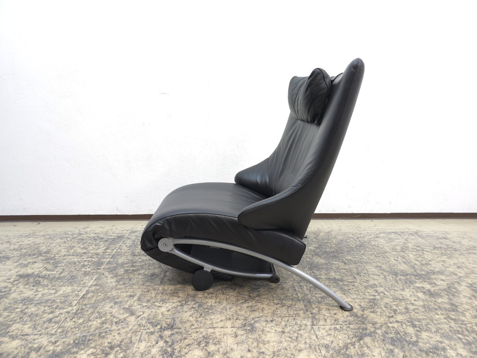 {{ product_title }} – {{ product_type }} von JS Furniture, Designer-Möbel gebraucht.