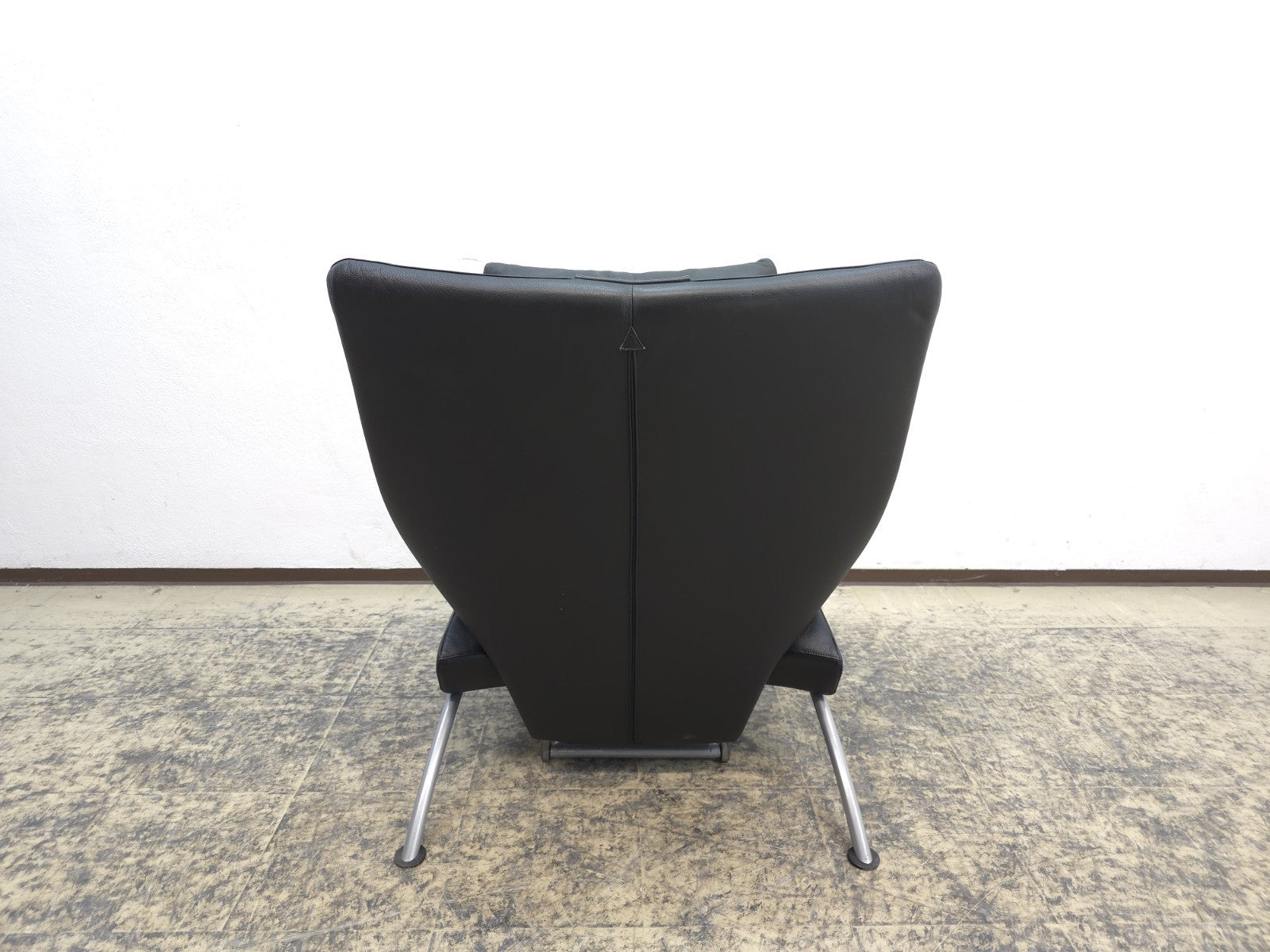 {{ product_title }} – {{ product_type }} von JS Furniture, Designer-Möbel gebraucht.