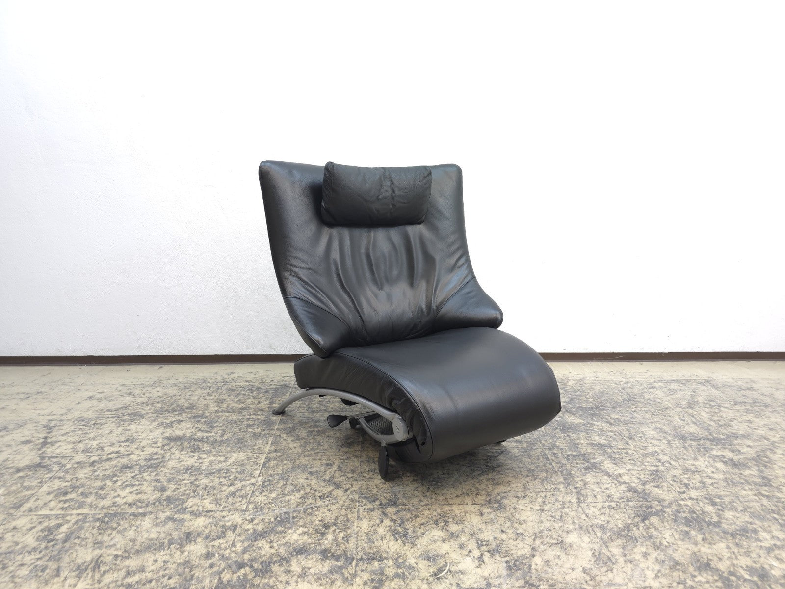 {{ product_title }} – {{ product_type }} von JS Furniture, Designer-Möbel gebraucht.