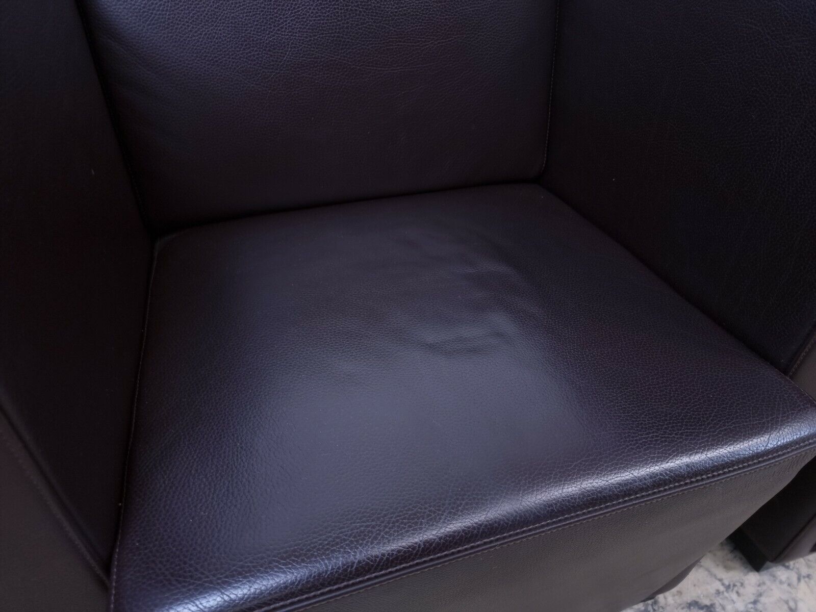 {{ product_title }} – {{ product_type }} von JS Furniture, Designer-Möbel gebraucht.