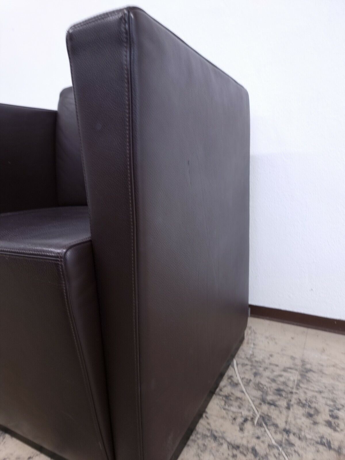 {{ product_title }} – {{ product_type }} von JS Furniture, Designer-Möbel gebraucht.