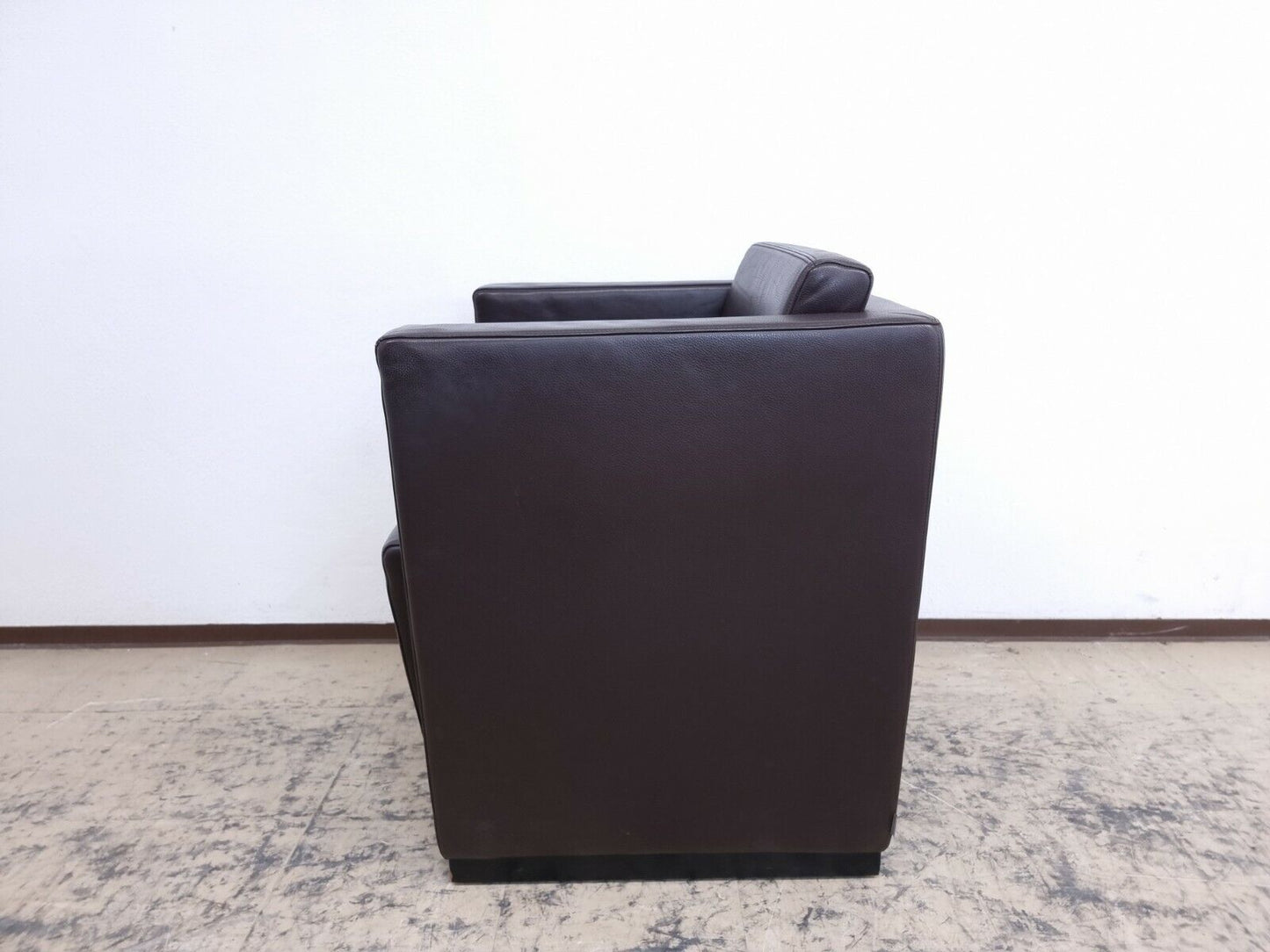 {{ product_title }} – {{ product_type }} von JS Furniture, Designer-Möbel gebraucht.