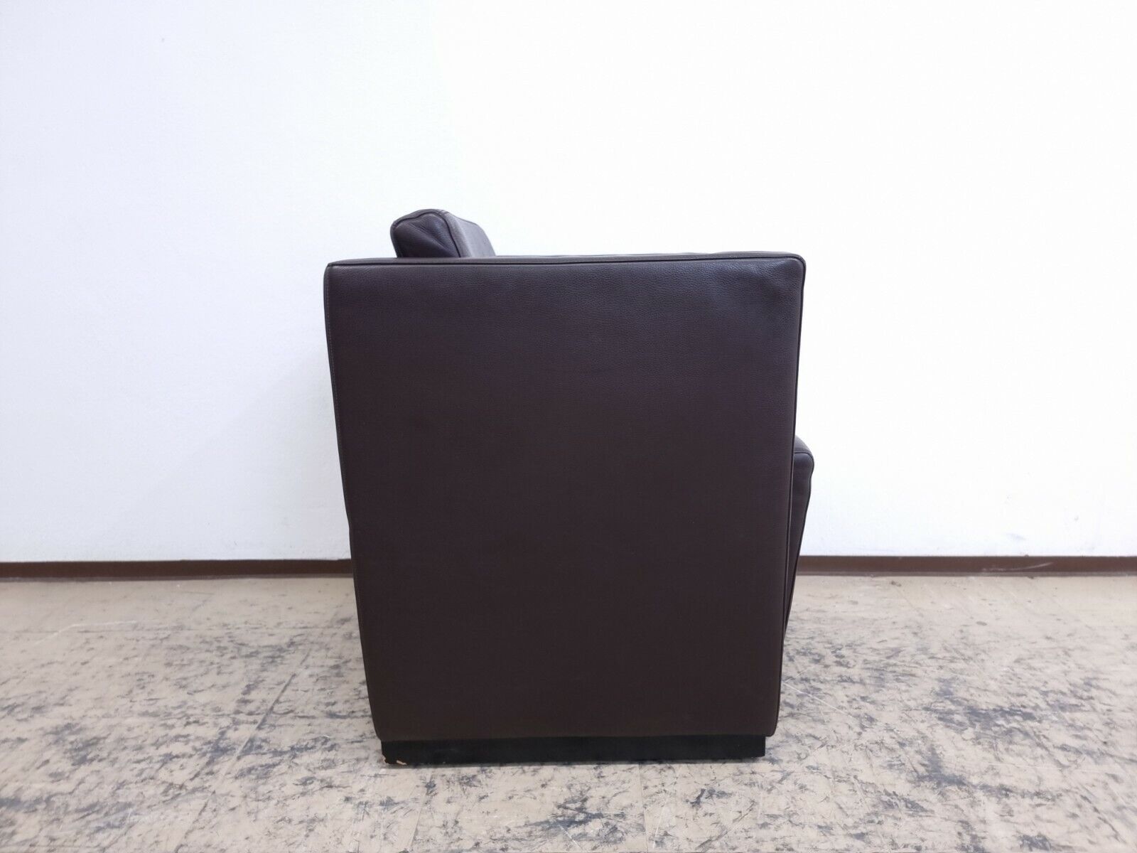 {{ product_title }} – {{ product_type }} von JS Furniture, Designer-Möbel gebraucht.