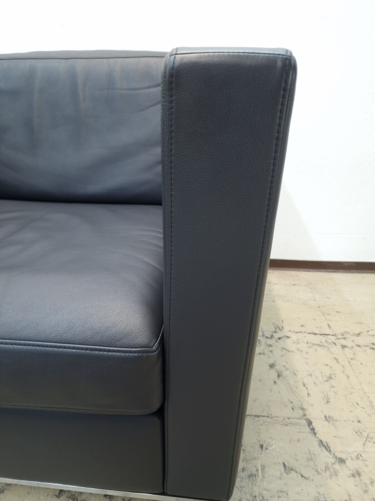 {{ product_title }} – {{ product_type }} von JS Furniture, Designer-Möbel gebraucht.