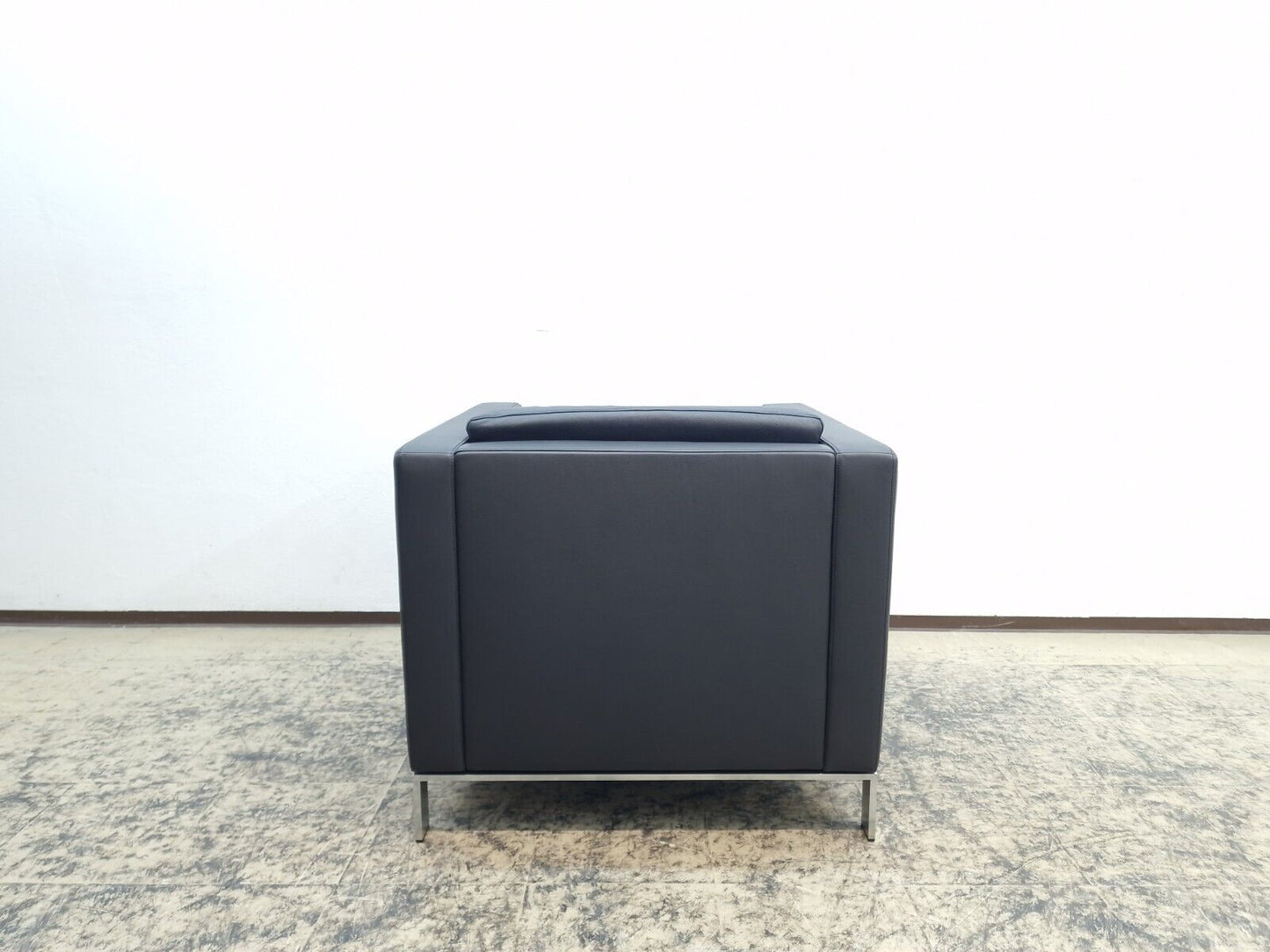 {{ product_title }} – {{ product_type }} von JS Furniture, Designer-Möbel gebraucht.