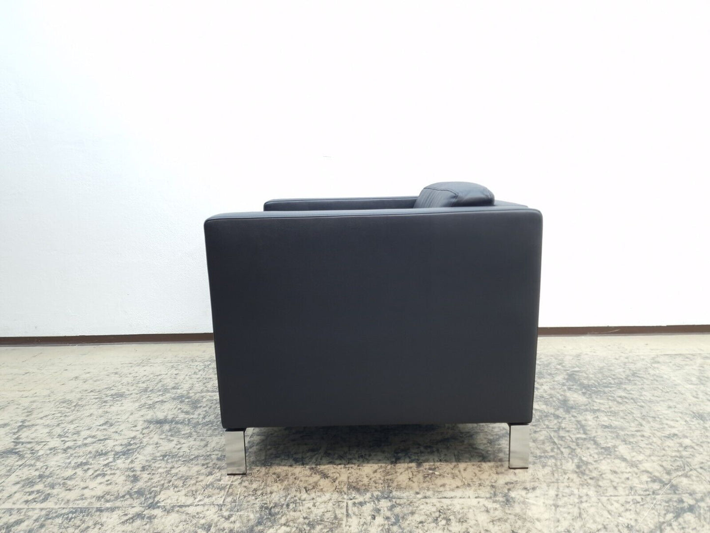 {{ product_title }} – {{ product_type }} von JS Furniture, Designer-Möbel gebraucht.