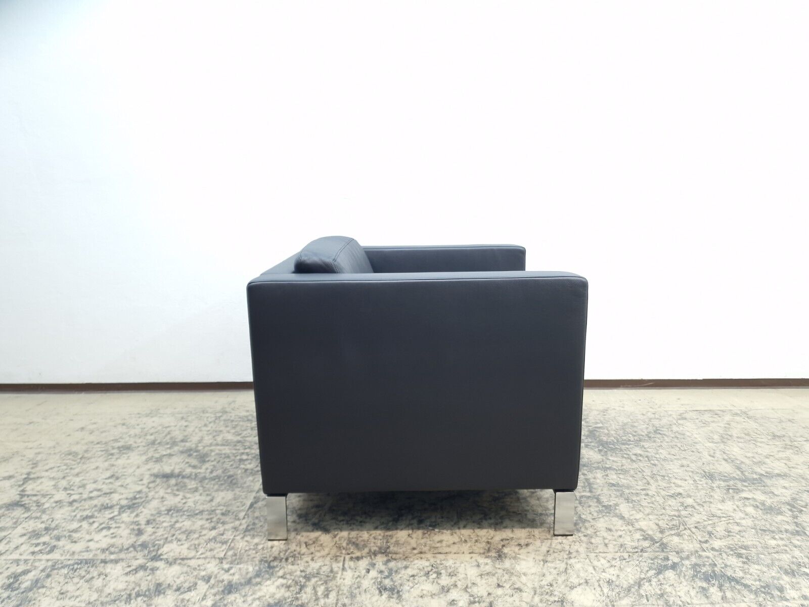 {{ product_title }} – {{ product_type }} von JS Furniture, Designer-Möbel gebraucht.