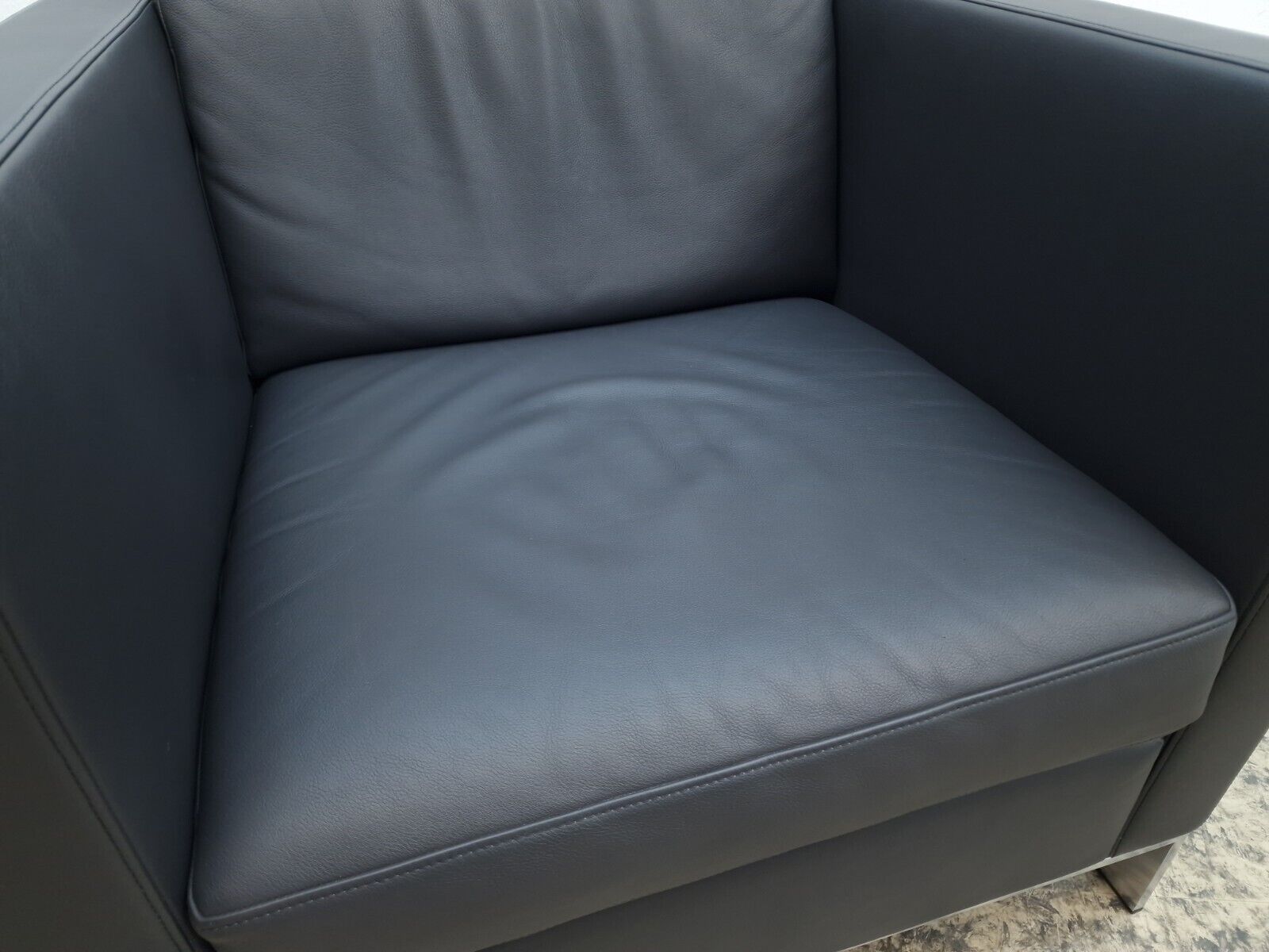 {{ product_title }} – {{ product_type }} von JS Furniture, Designer-Möbel gebraucht.
