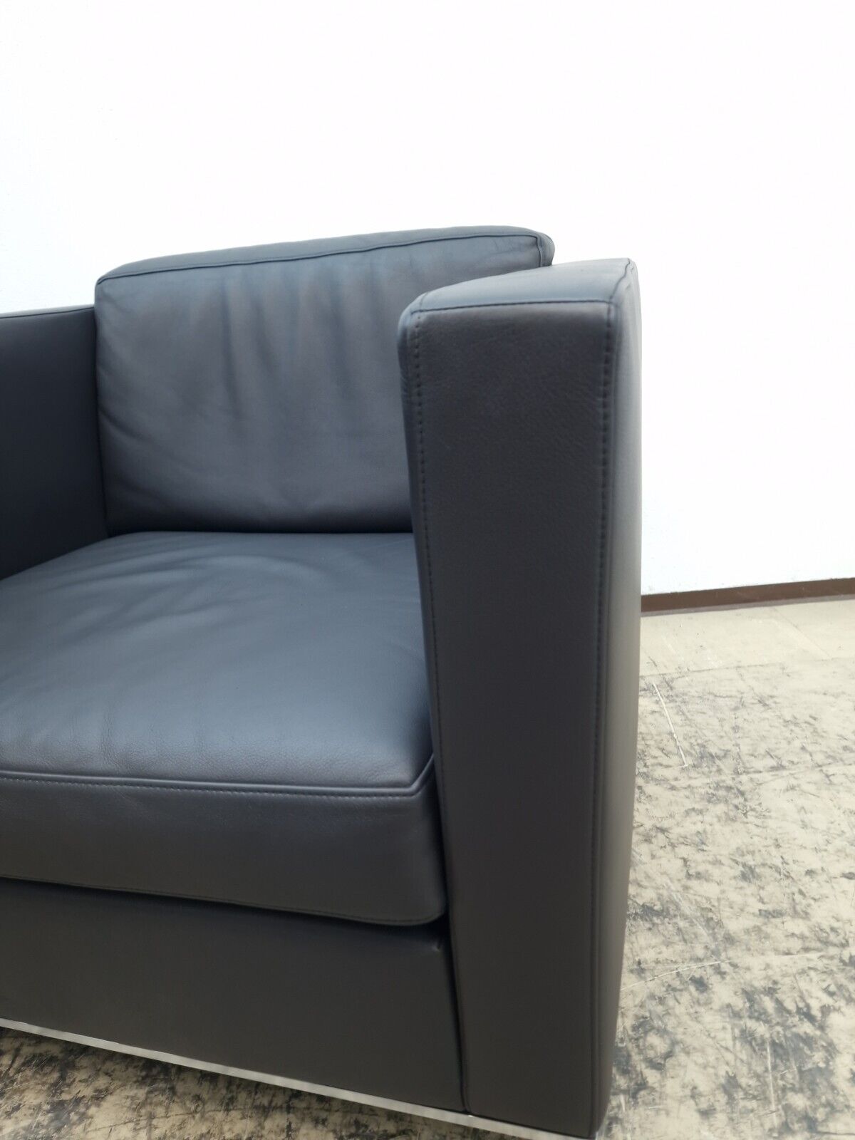 {{ product_title }} – {{ product_type }} von JS Furniture, Designer-Möbel gebraucht.