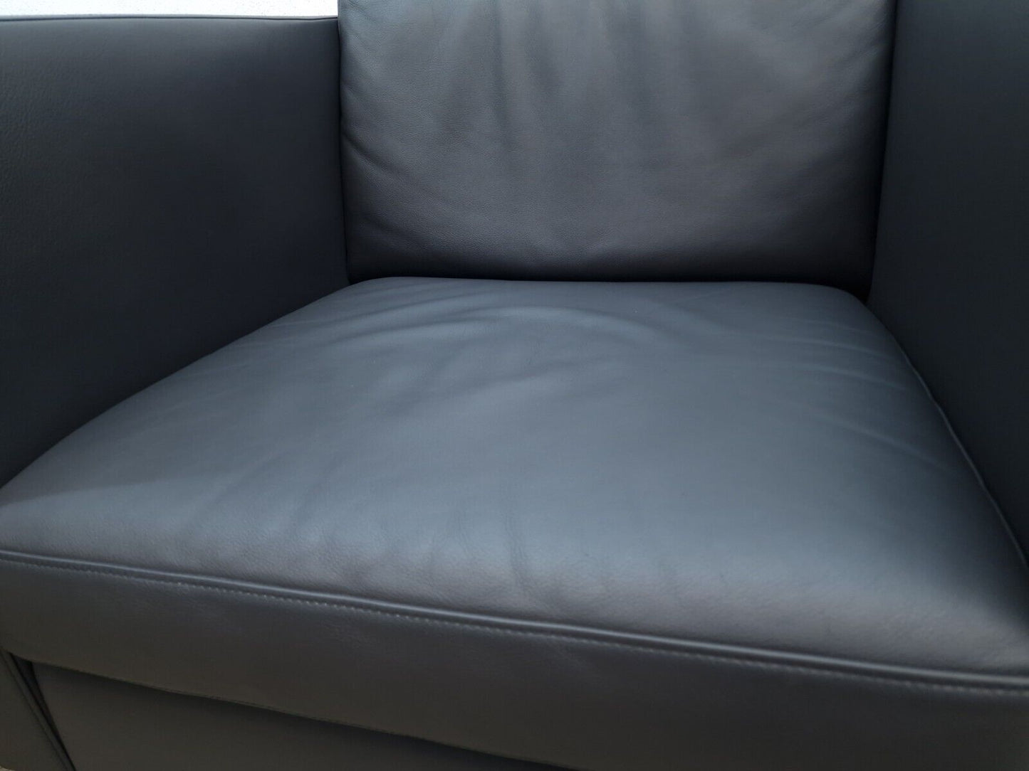{{ product_title }} – {{ product_type }} von JS Furniture, Designer-Möbel gebraucht.
