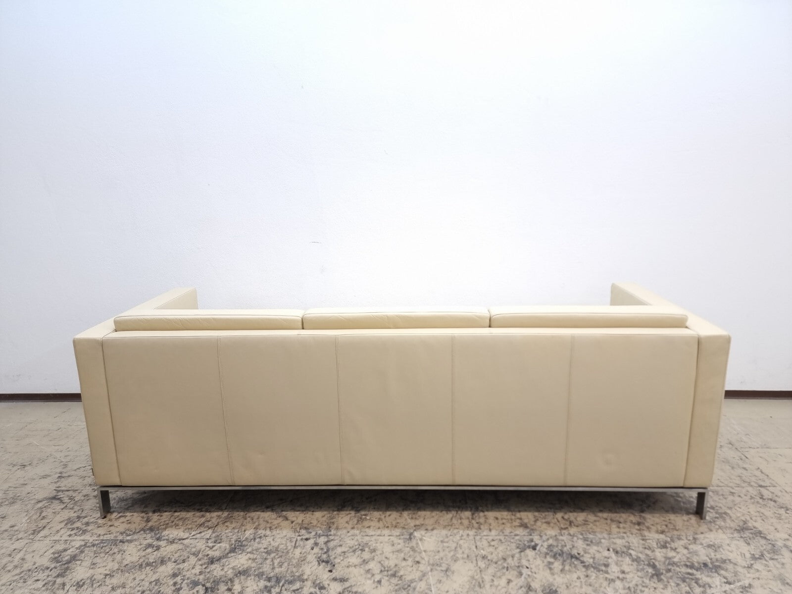 {{ product_title }} – {{ product_type }} von JS Furniture, Designer-Möbel gebraucht.