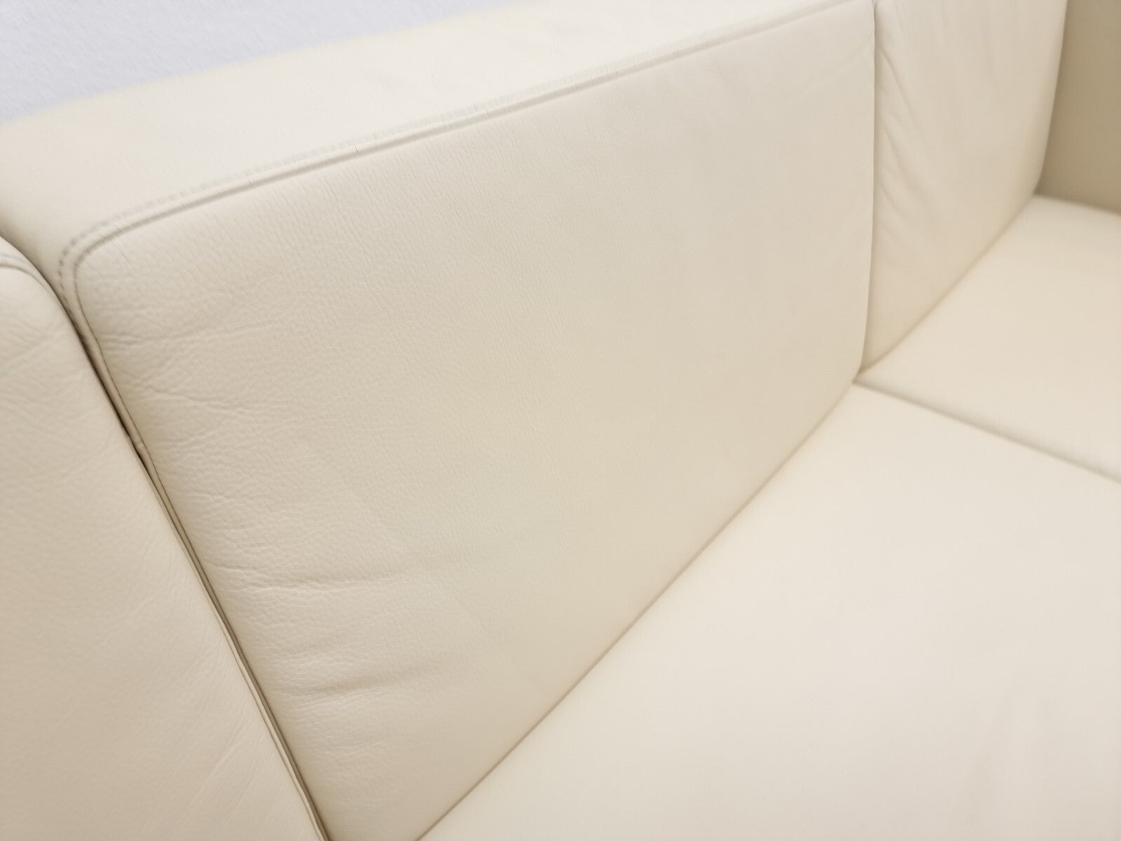 {{ product_title }} – {{ product_type }} von JS Furniture, Designer-Möbel gebraucht.
