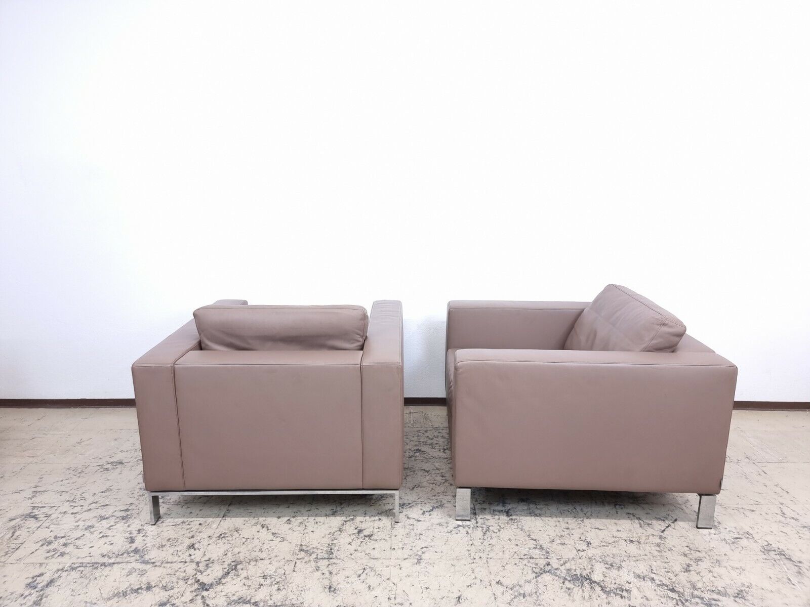{{ product_title }} – {{ product_type }} von JS Furniture, Designer-Möbel gebraucht.