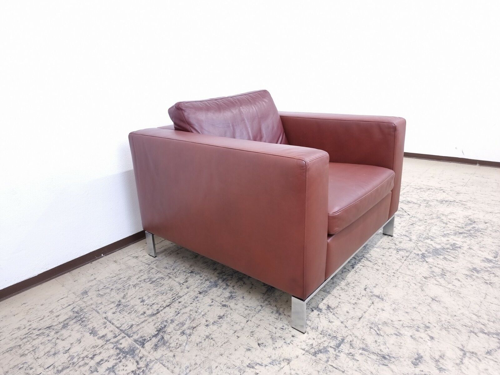 {{ product_title }} – {{ product_type }} von JS Furniture, Designer-Möbel gebraucht.