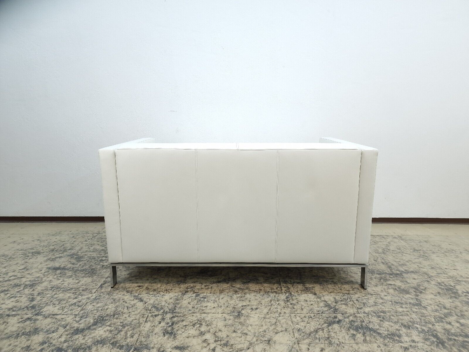 {{ product_title }} – {{ product_type }} von JS Furniture, Designer-Möbel gebraucht.