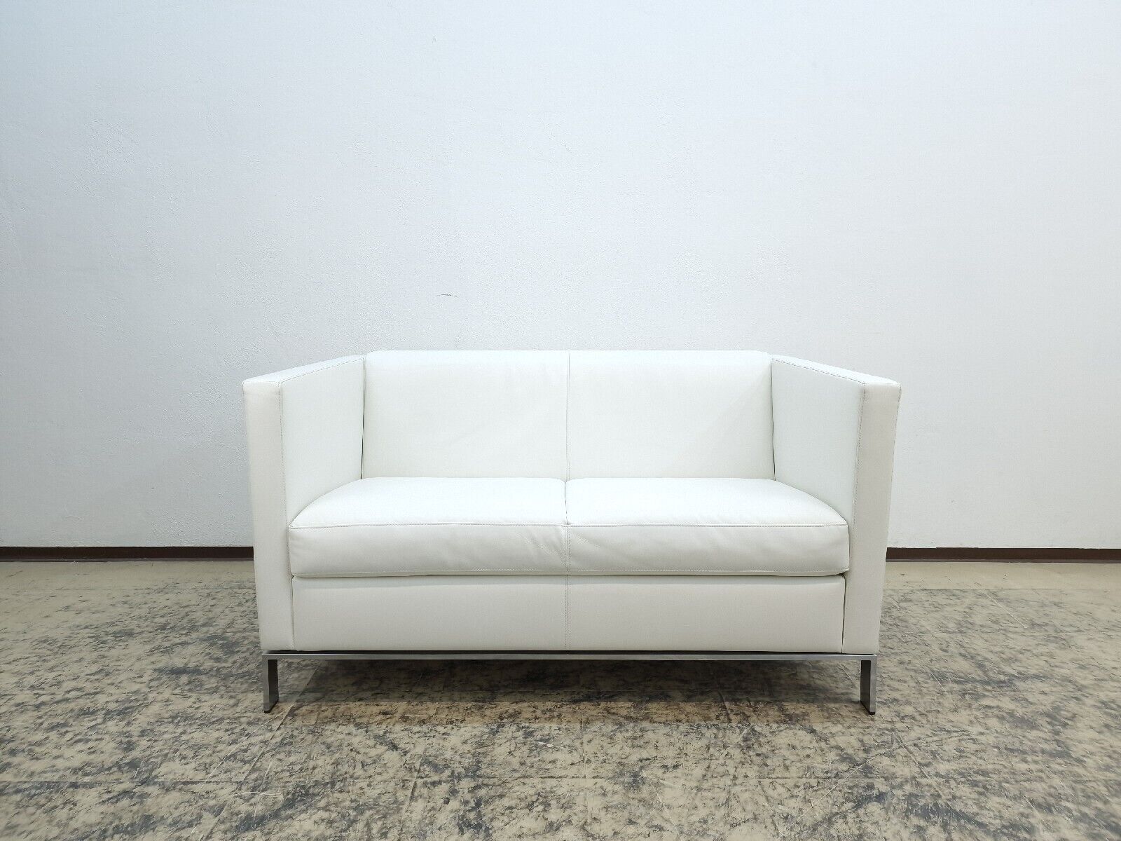 {{ product_title }} – {{ product_type }} von JS Furniture, Designer-Möbel gebraucht.