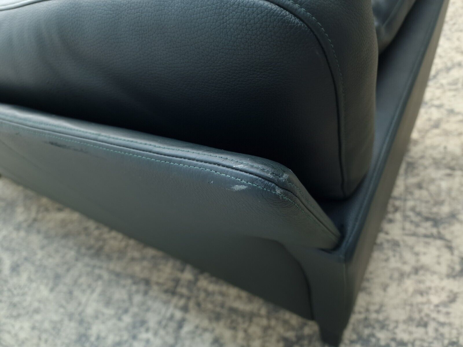 {{ product_title }} – {{ product_type }} von JS Furniture, Designer-Möbel gebraucht.