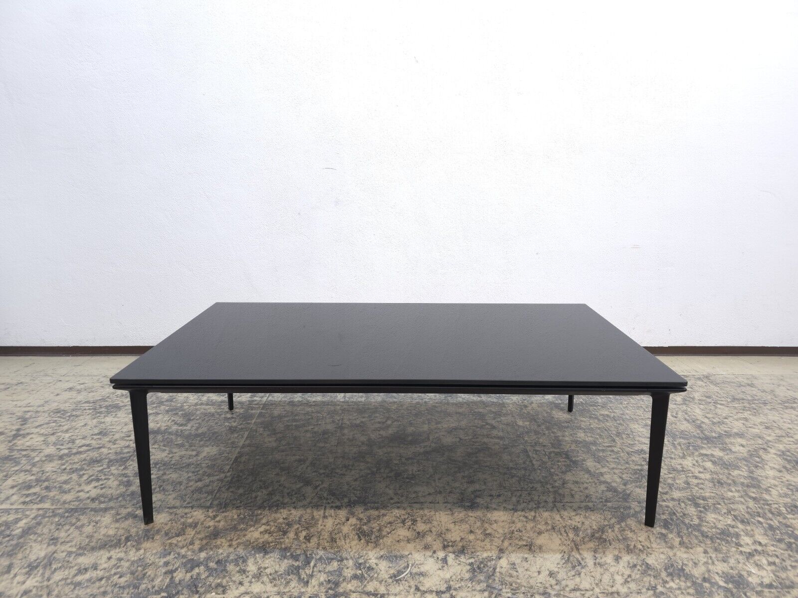 {{ product_title }} – {{ product_type }} von JS Furniture, Designer-Möbel gebraucht.