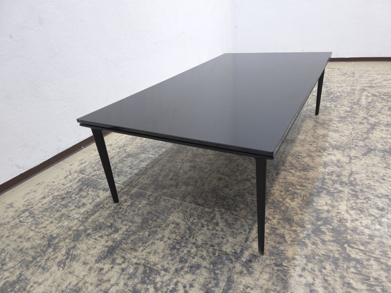 {{ product_title }} – {{ product_type }} von JS Furniture, Designer-Möbel gebraucht.