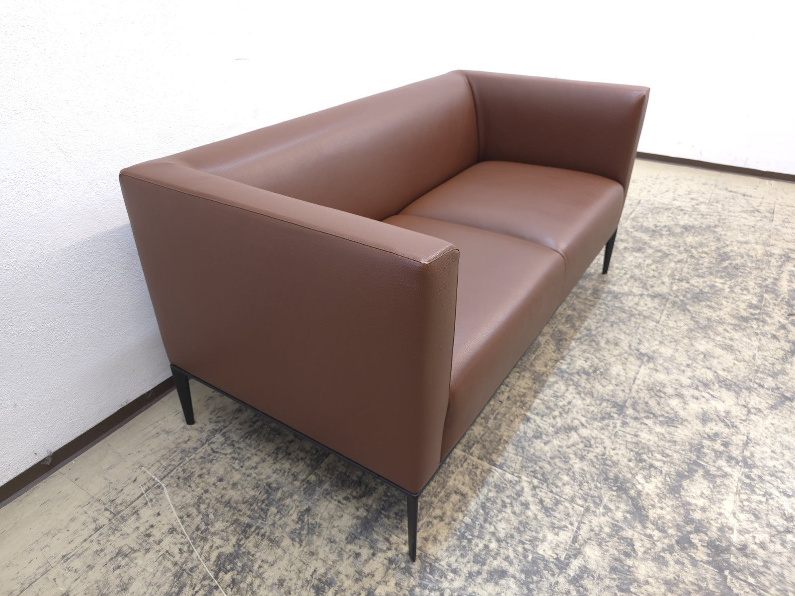 {{ product_title }} – {{ product_type }} von JS Furniture, Designer-Möbel gebraucht.
