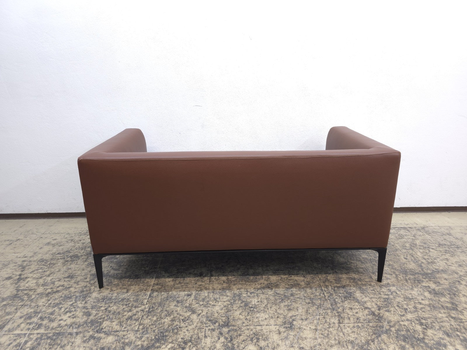 {{ product_title }} – {{ product_type }} von JS Furniture, Designer-Möbel gebraucht.