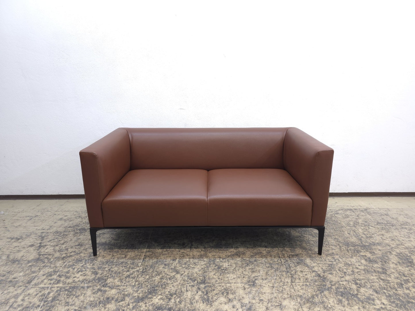 {{ product_title }} – {{ product_type }} von JS Furniture, Designer-Möbel gebraucht.