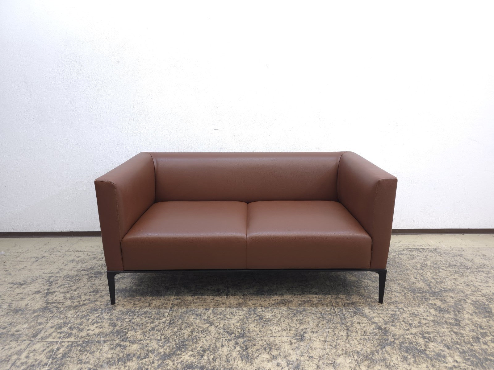 {{ product_title }} – {{ product_type }} von JS Furniture, Designer-Möbel gebraucht.