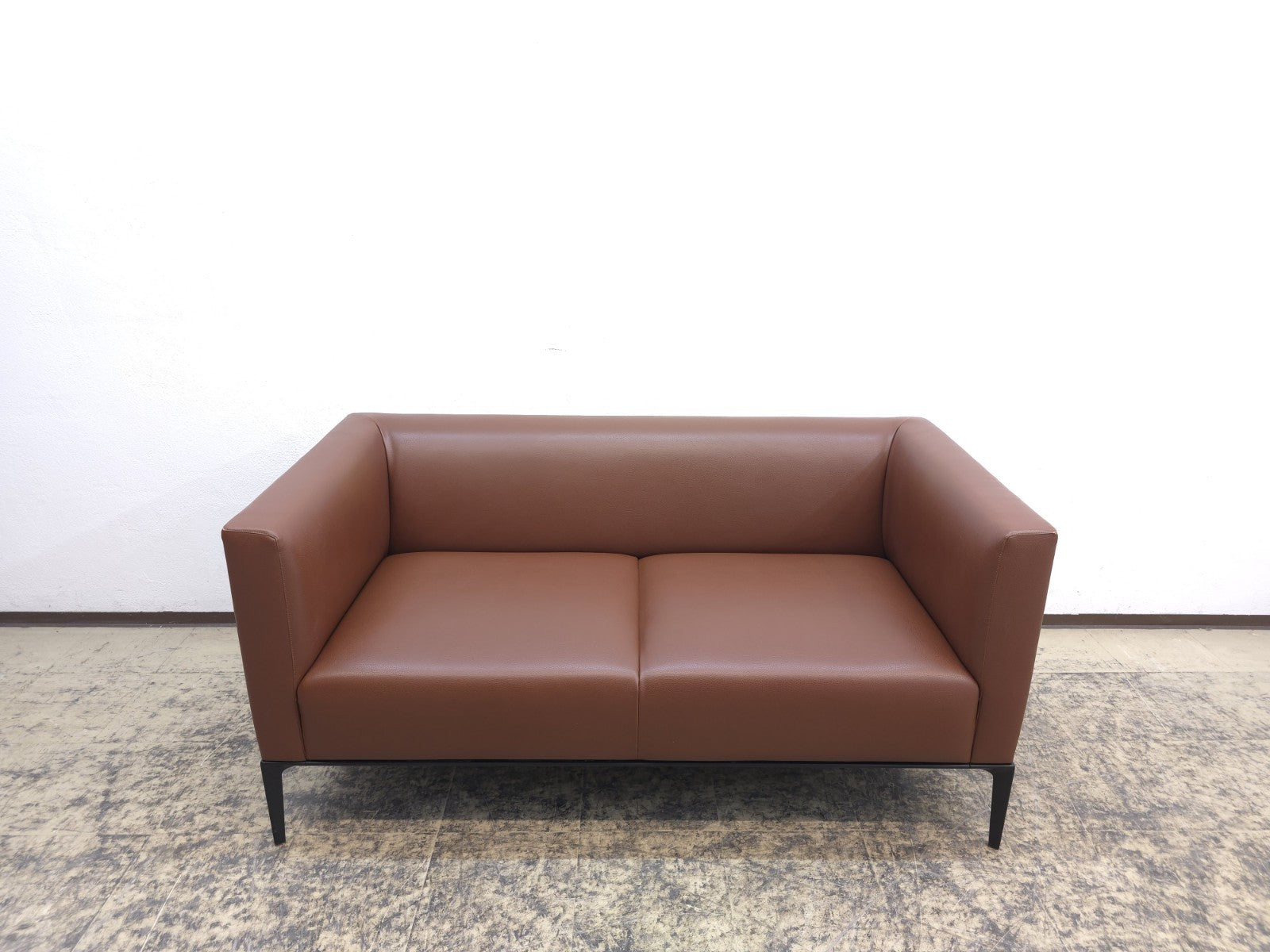 {{ product_title }} – {{ product_type }} von JS Furniture, Designer-Möbel gebraucht.