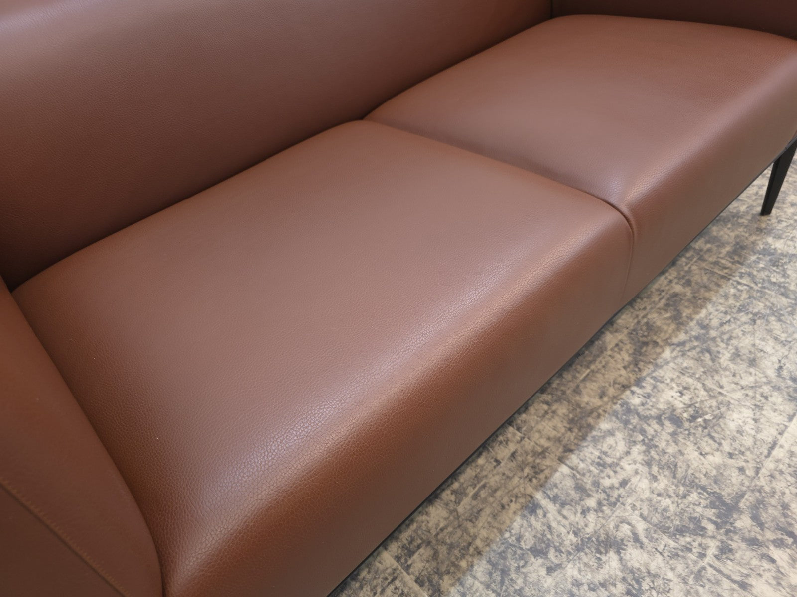 {{ product_title }} – {{ product_type }} von JS Furniture, Designer-Möbel gebraucht.