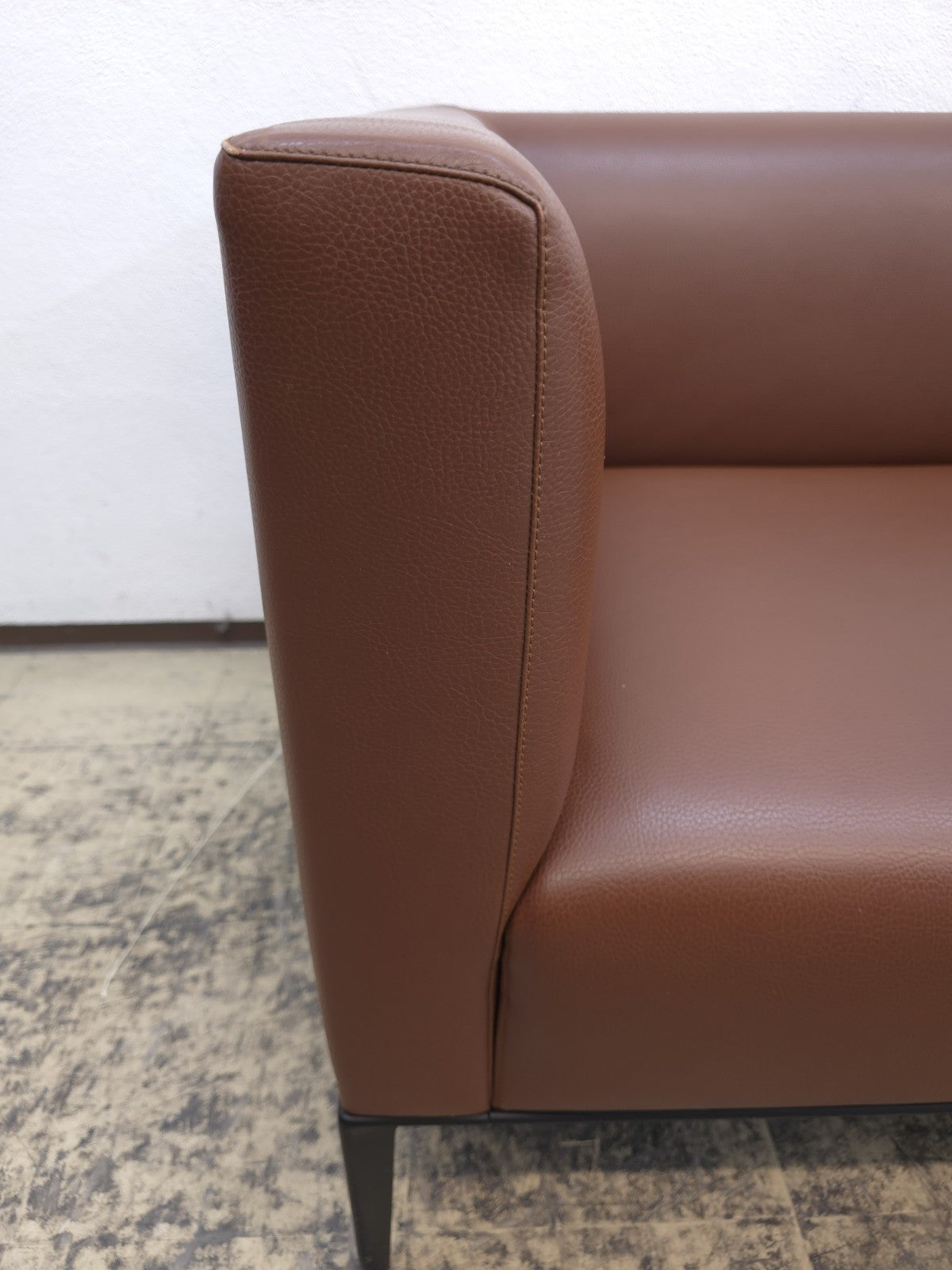 {{ product_title }} – {{ product_type }} von JS Furniture, Designer-Möbel gebraucht.