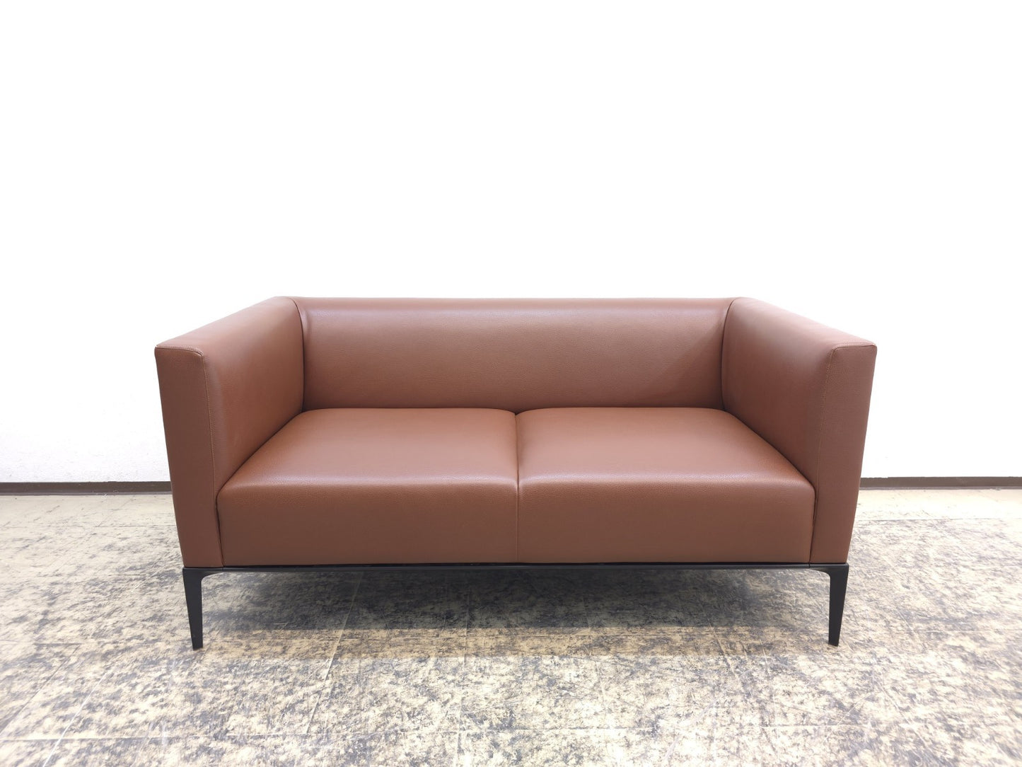 {{ product_title }} – {{ product_type }} von JS Furniture, Designer-Möbel gebraucht.