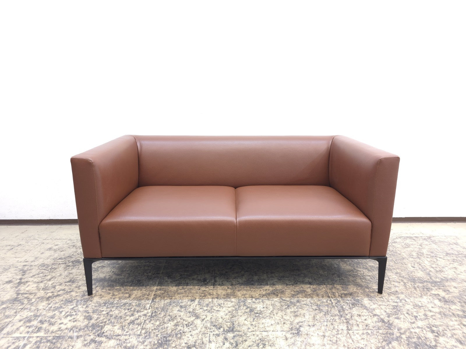 {{ product_title }} – {{ product_type }} von JS Furniture, Designer-Möbel gebraucht.