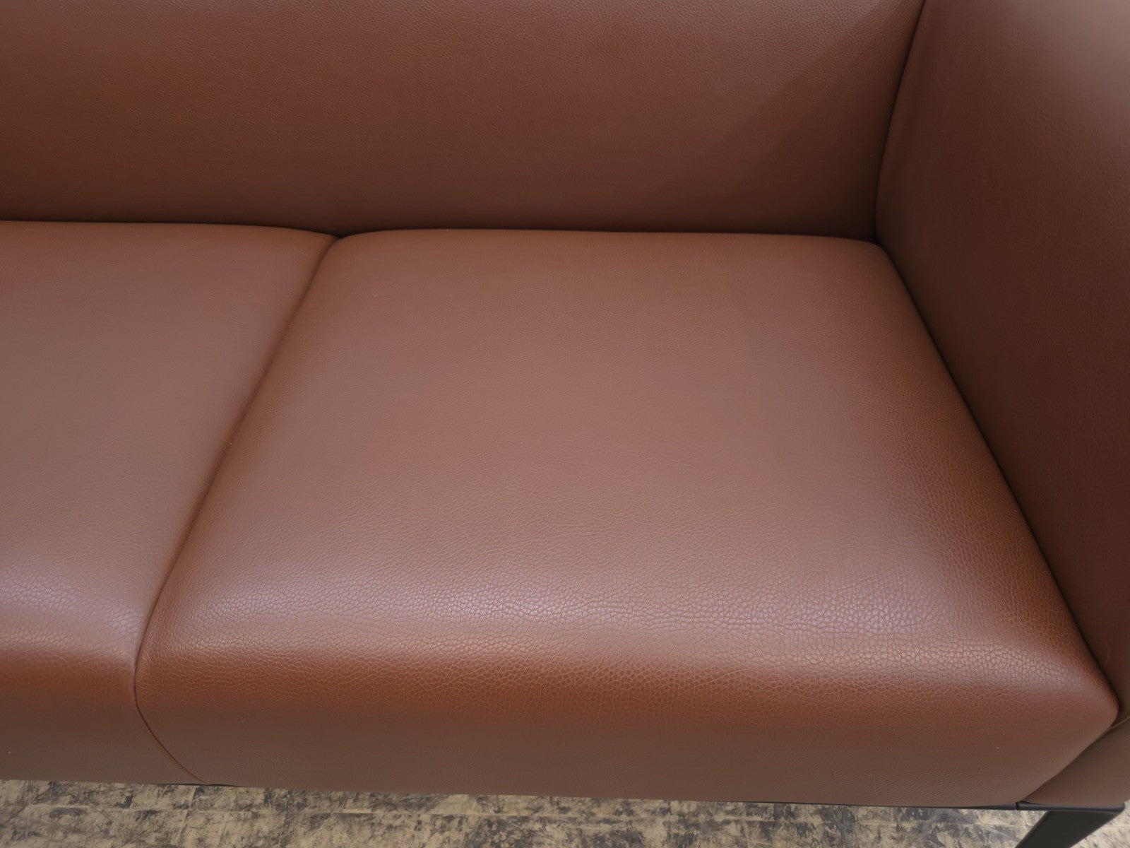 {{ product_title }} – {{ product_type }} von JS Furniture, Designer-Möbel gebraucht.