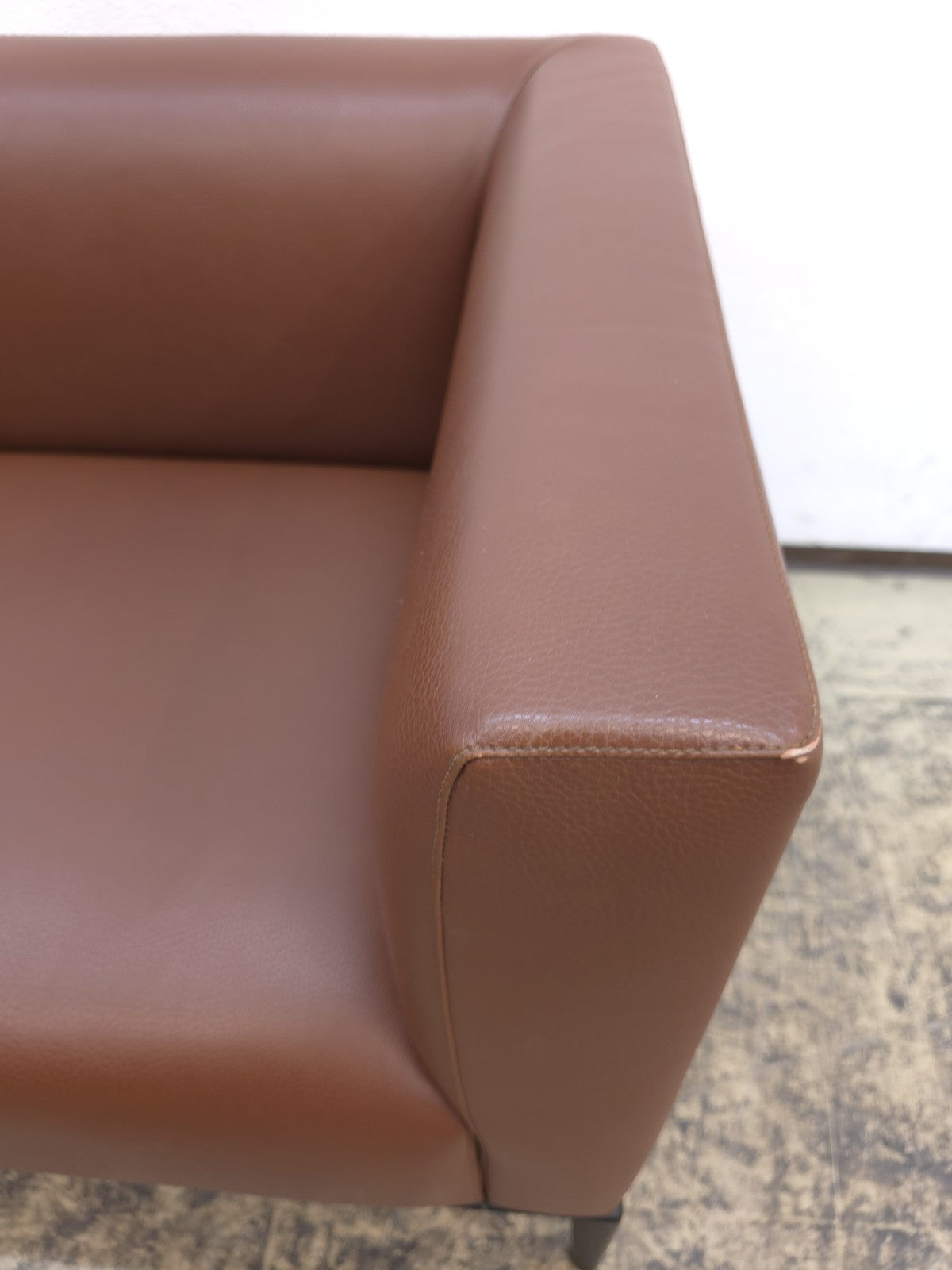 {{ product_title }} – {{ product_type }} von JS Furniture, Designer-Möbel gebraucht.