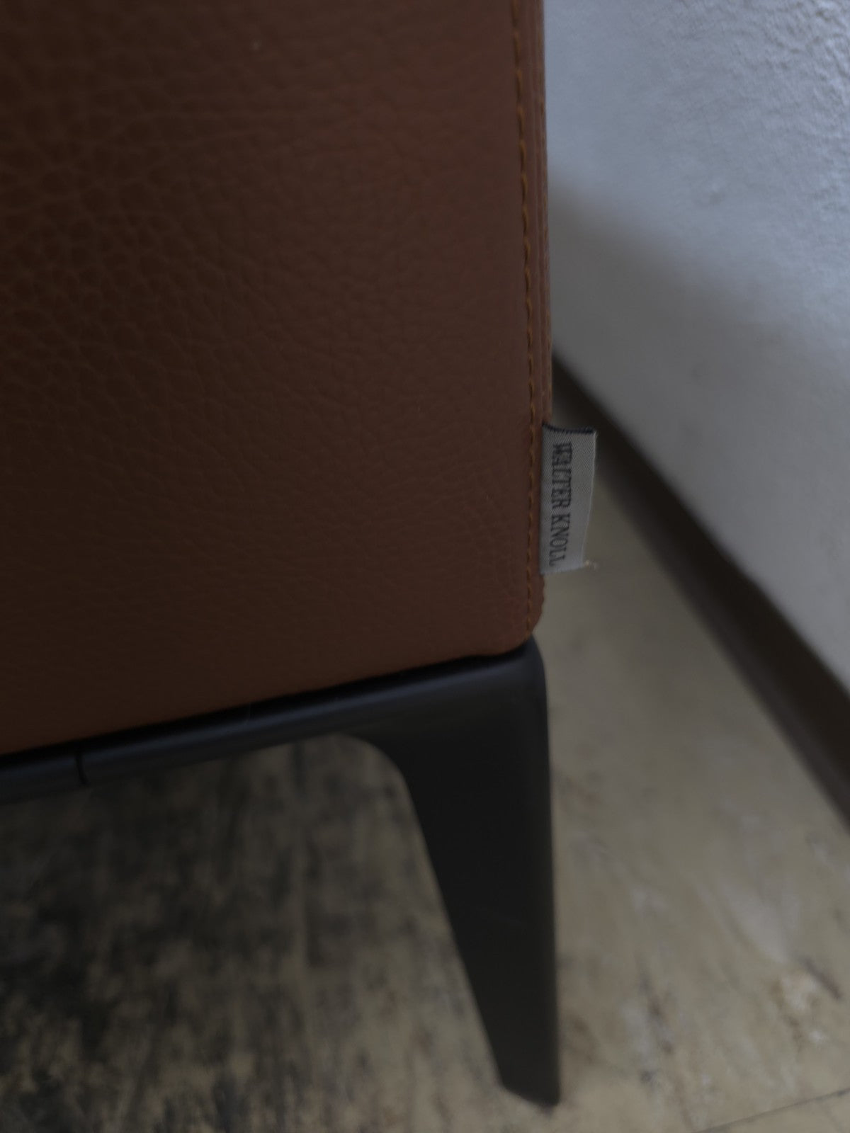 {{ product_title }} – {{ product_type }} von JS Furniture, Designer-Möbel gebraucht.